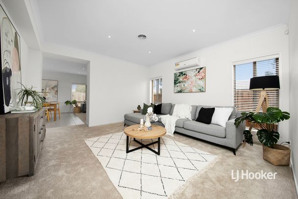 12 Aphrodite Drive, Truganina VIC, Belconnen - Photo 1