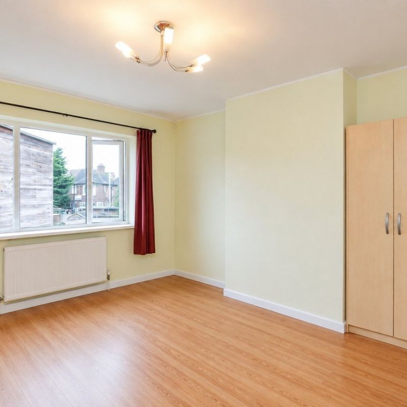 Greenford Road, UB6 - Photo 1
