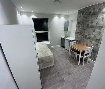 Studio Flat, Amhurst Road, E8 - Photo 1