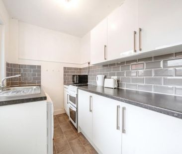 2 bedroom end of terrace house to rent - Photo 1