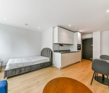 Studio to rent - Photo 1