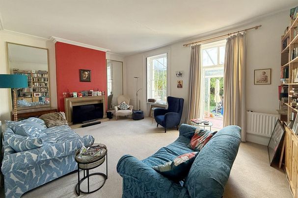 6 bedroom semi-detached house to rent - Photo 1