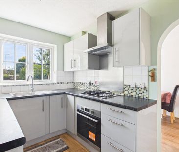 4 bedroom semi-detached house to rent - Photo 3