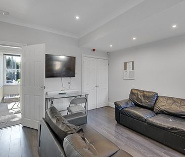 Spacious 5-Bed Student House - Photo 1