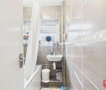 The Crest, Luton, LU3 - Photo 1