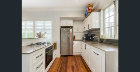 Charming Renovated Air Conditioned Lowset Home - Photo 4