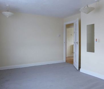 Queensway, Wollescote, Stourbridge, DY9 - Photo 3