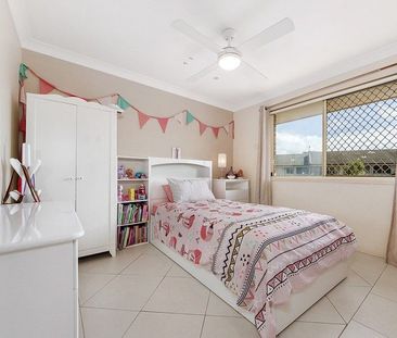 Spacious Three Bedroom House In Burleigh Waters! - Photo 6