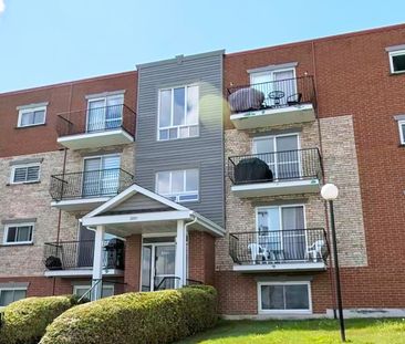 BEAU 4 1/2 | CHAUFFAGE-EAU CHAUDE - Photo 3