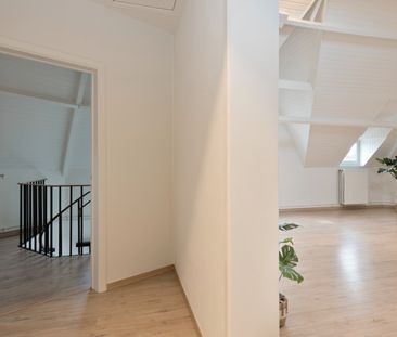 Knap gerenoveerd dakappartement te huur - Photo 1