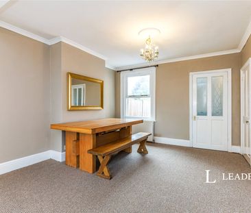 4 bedroom house to rent Stepgates, Chertsey, KT16 - Photo 3