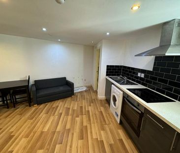Studio to rent - Photo 2