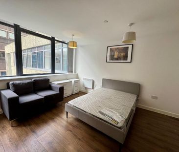 Studio to rent - Photo 1