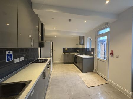 7 bedroom semi-detached house to rent - Photo 3