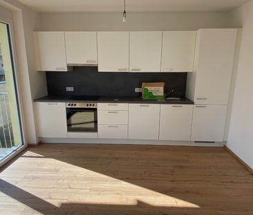 Sehr schöne 3-Zimmer-Wohnung mit Einbauküche, Balkon und Carportpar... - Photo 3