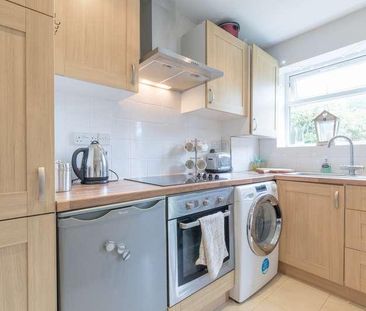 Butlers Close, Windsor, SL4 - Photo 2