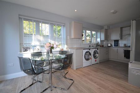 2 bedroom semi-detached house to rent - Photo 5