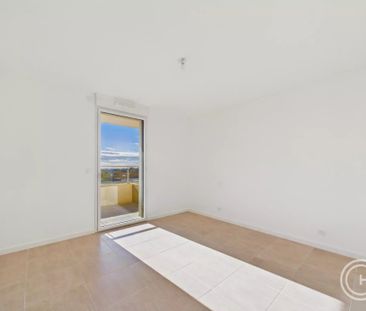 Location Appartement 2 pièces 45m² NICE 06200 - Photo 2