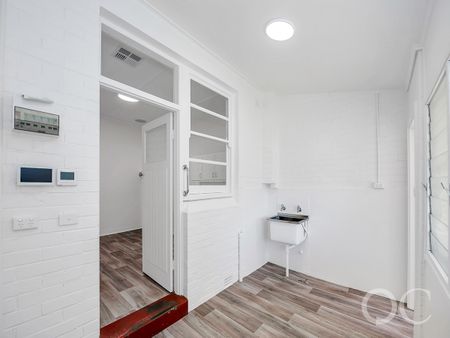 Open the Door to Comfort and Convenience on Dunorlan - Photo 5