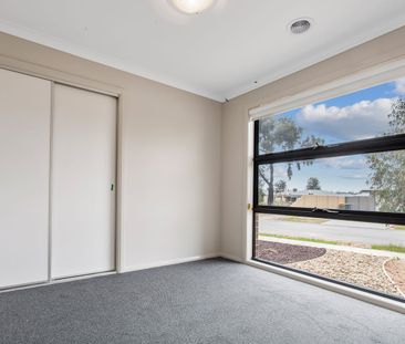 Modern and spacious! - Photo 3