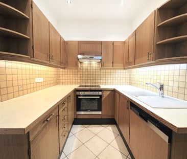 GROSSZÜGIGE ALTBAUWOHNUNG IN RUHIGER LAGE BEI U3 - Photo 3