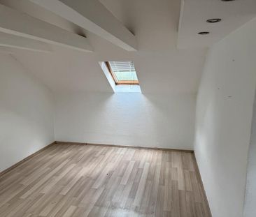 Gemütliche Dachgeschosswohnung in 45899 Gelsenkirchen Buererstras - Foto 1
