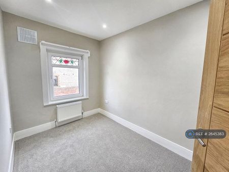 4 bedroom terraced house to rent - Photo 2