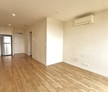 Stylish & Secure 1-Bedroom Apartment in Glen Waverley - Photo 1