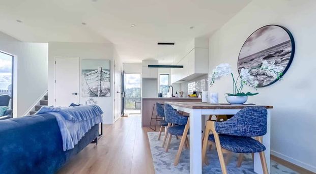 Hobsonville, 3 bedrooms - Photo 1