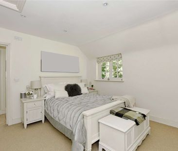 Character cottage offering excellent living space in a charming set... - Photo 4