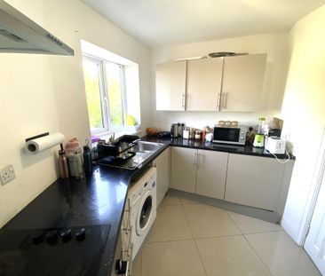 £1,100 PCM, Spacious Two Bedroom Flat in North Clive Street, Grange... - Photo 3