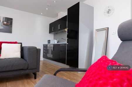 2 bedroom flat to rent - Photo 2