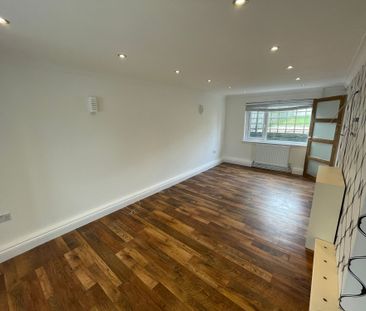 Bwlch Crescent, Neath, SA11 - Photo 3