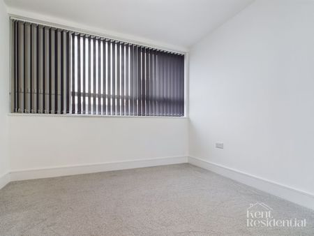 2 bed flat to rent in Miller Heights, Maidstone, ME15 - Photo 2