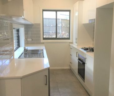 Modern 3 Bedroom Townhouse - Photo 5