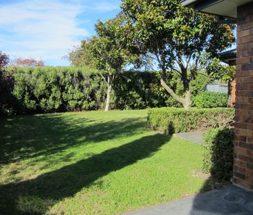 Spacious 3 Bedroom Home - Photo 3