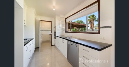 FAMILY HOME IN A CONVENIENT LOCATION - Photo 4