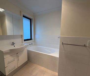 85 Rowe Drive, POTTS HILL NSW 2143 - Photo 5