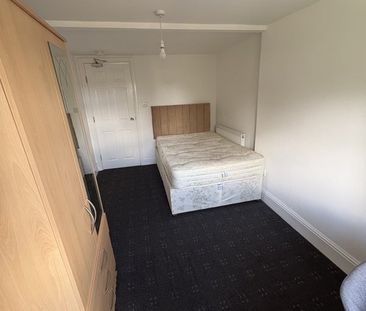 Room in a Shared House, Lutwyche Road, SE6 - Photo 1