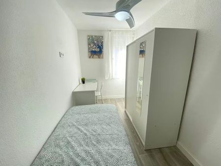 Calle del Mar de las Antillas, Madrid, Community of Madrid 28033 - Photo 2