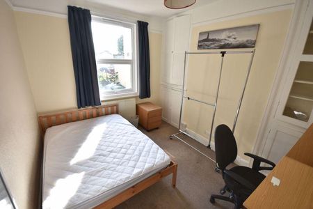 4 bedroom terraced house to rent - Photo 4