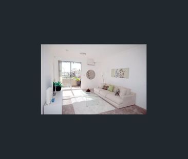 OVERSIZED THREE BEDROOM - SOUGHT AFTER LOCATION - Photo 2