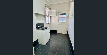 Beautiful and Conveniently located family home - Photo 2