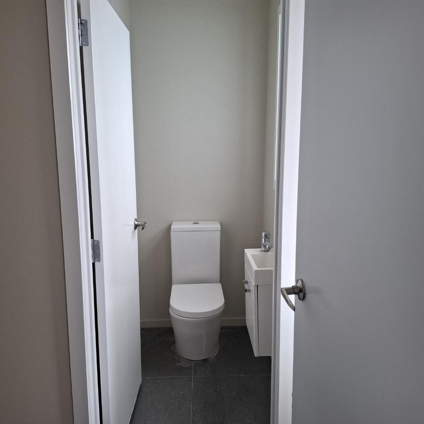 Lovely four-bedroom townhouse in Deanwell. - Photo 1