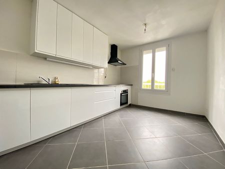 Location Appartement 4 pièces 95m² - Photo 2