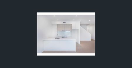 Emerald Lakes Lifestyle Living – Spacious Modern Townhouse - Photo 2