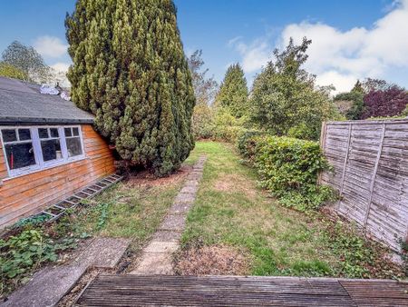 3 bedroom semi-detached house to rent - Photo 4