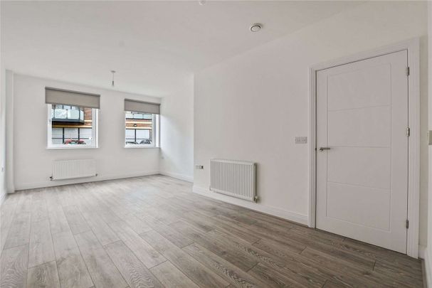 A recently built 1 bedroom apartment finished to a high specification and set on the ground floor. Parking is available on request. Available 14th November and offered unfurnished. - Photo 1