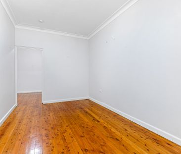 Cozy One Bedroom Unit in Convenient Location - Photo 1