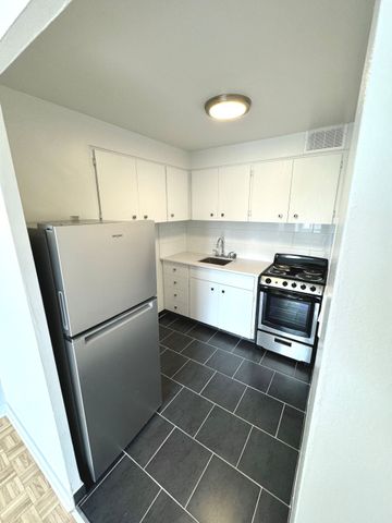 Amazing 3.5 available AUG 1- 175 Sherbrooke O - Photo 4